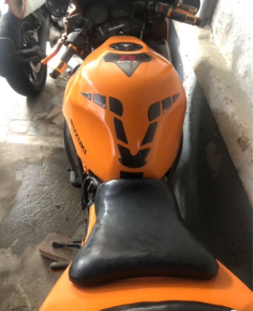Suzuki 900 RF com acessorios no livrete
