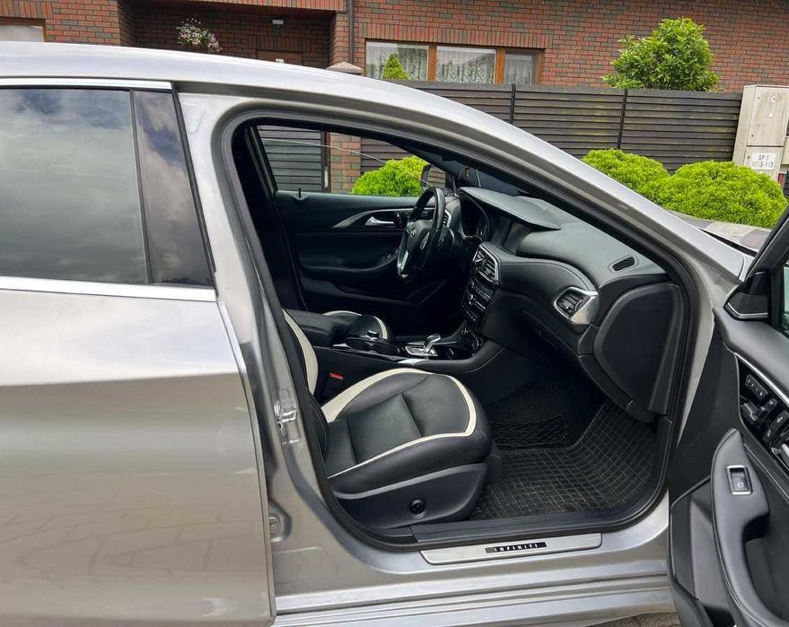 Infiniti QX30 2017 року