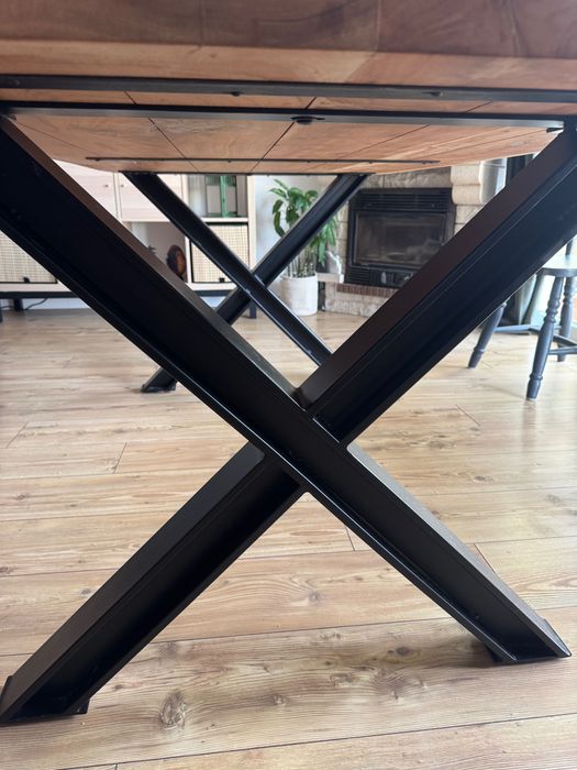 Mesa jantar de madeira 100%natural.