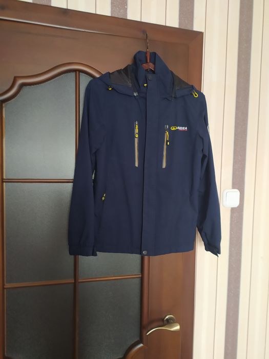 Продам куртку,весна-осень,на мальчика.