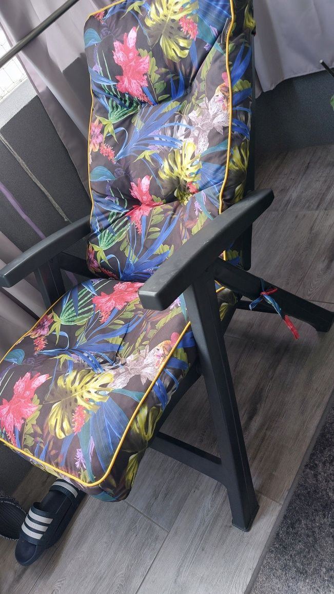 Krzeslo leżak balkon taras  wysokie plus pokrowiec