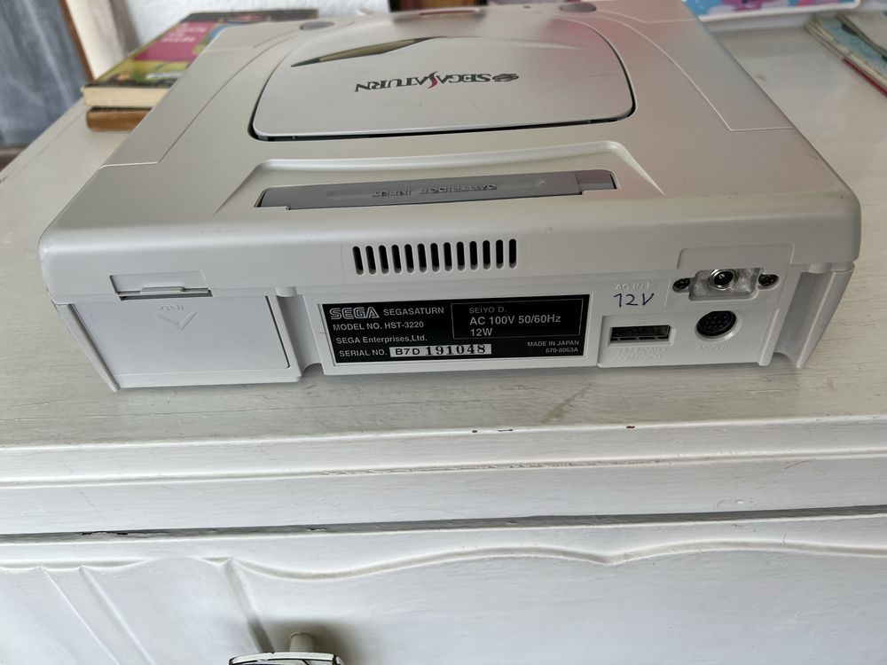 Consola Sega Saturn japonesa com comando (adaptada a 220v)