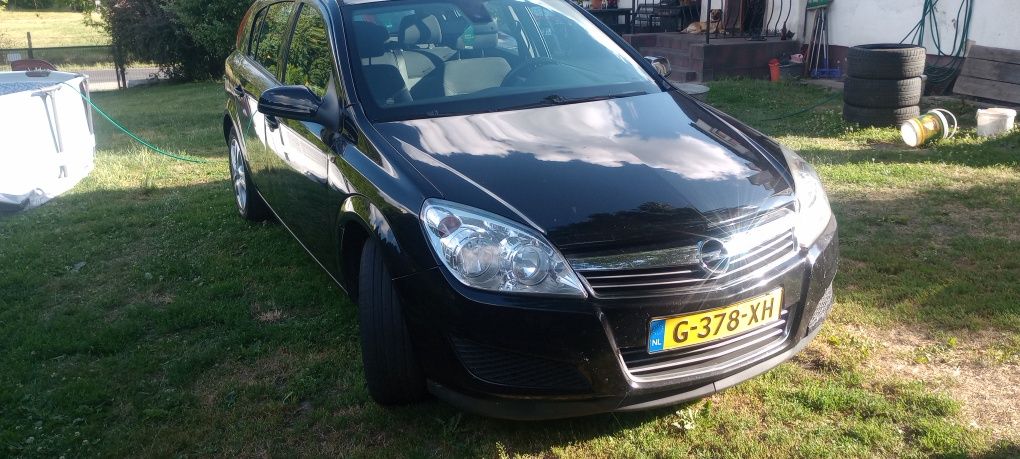 Opel Astra H, 5 drzwi Hatchback 1.7 cdti