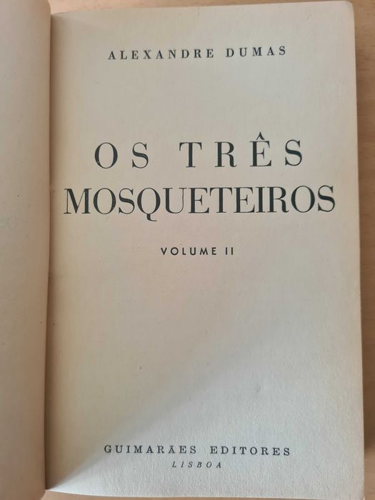 2 livros "Os Três Mosqueteiros" de Alexandre Dumas