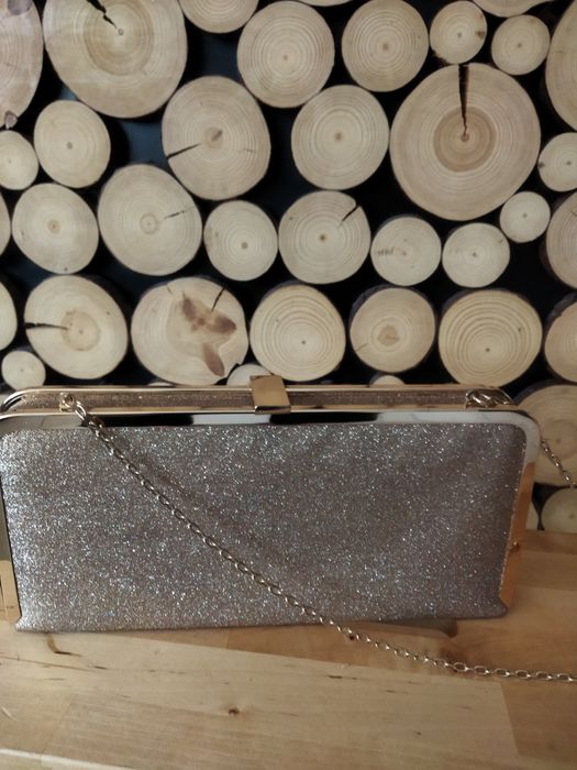 Elegancka torebka w kolorze złotym