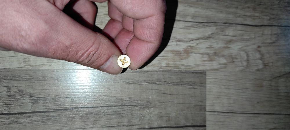 Метиз латунь. Саморезы по дереву. Дверной саморез. Навесы саморезы