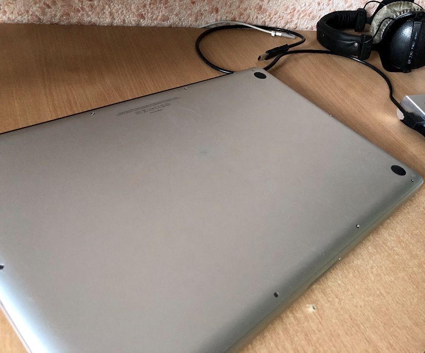 Macbook Pro Late 2011 17" [Maxed Out]: i7 2,4GHz/16GB/1tb A1290