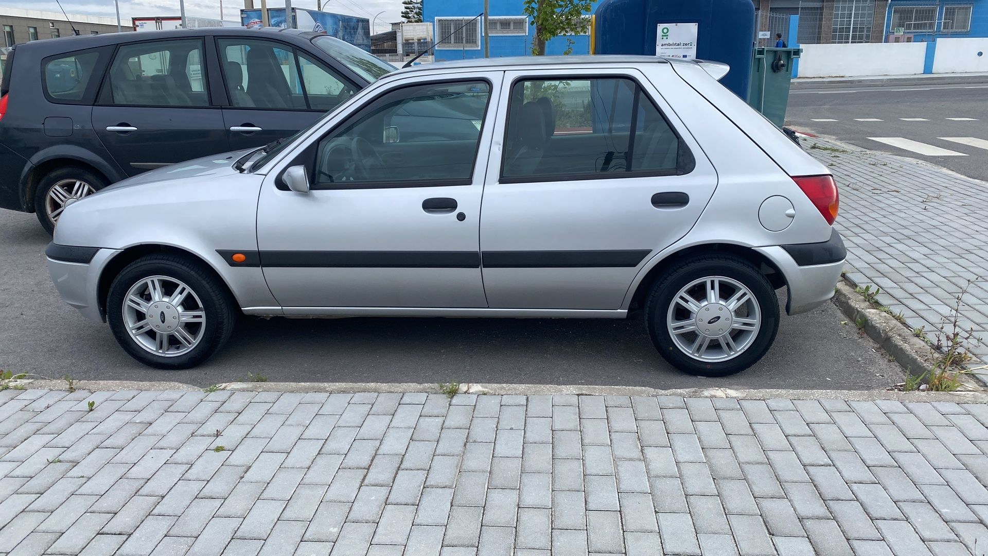 Ford fiesta 2000