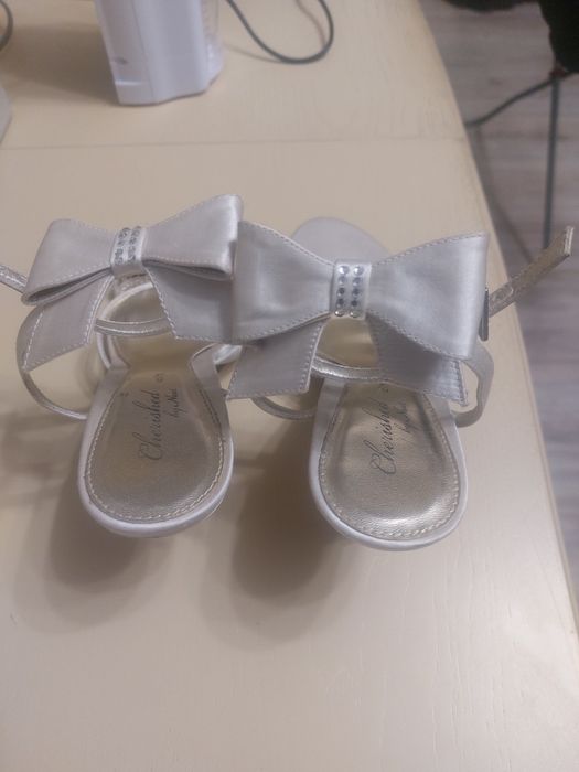 Продам жіночі босоніжки