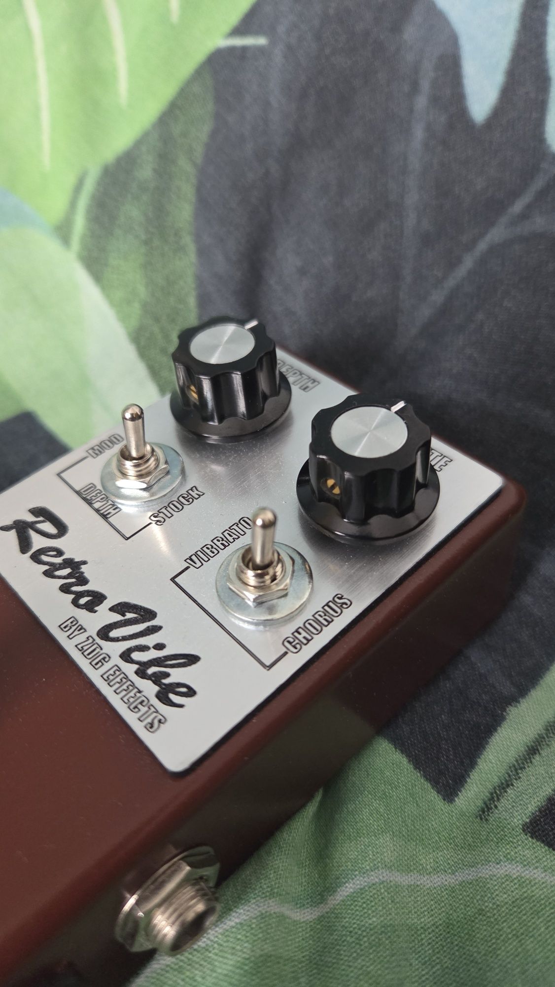 ZDG Effects RetroVibe (chorus boss ce-2 + vibrato)