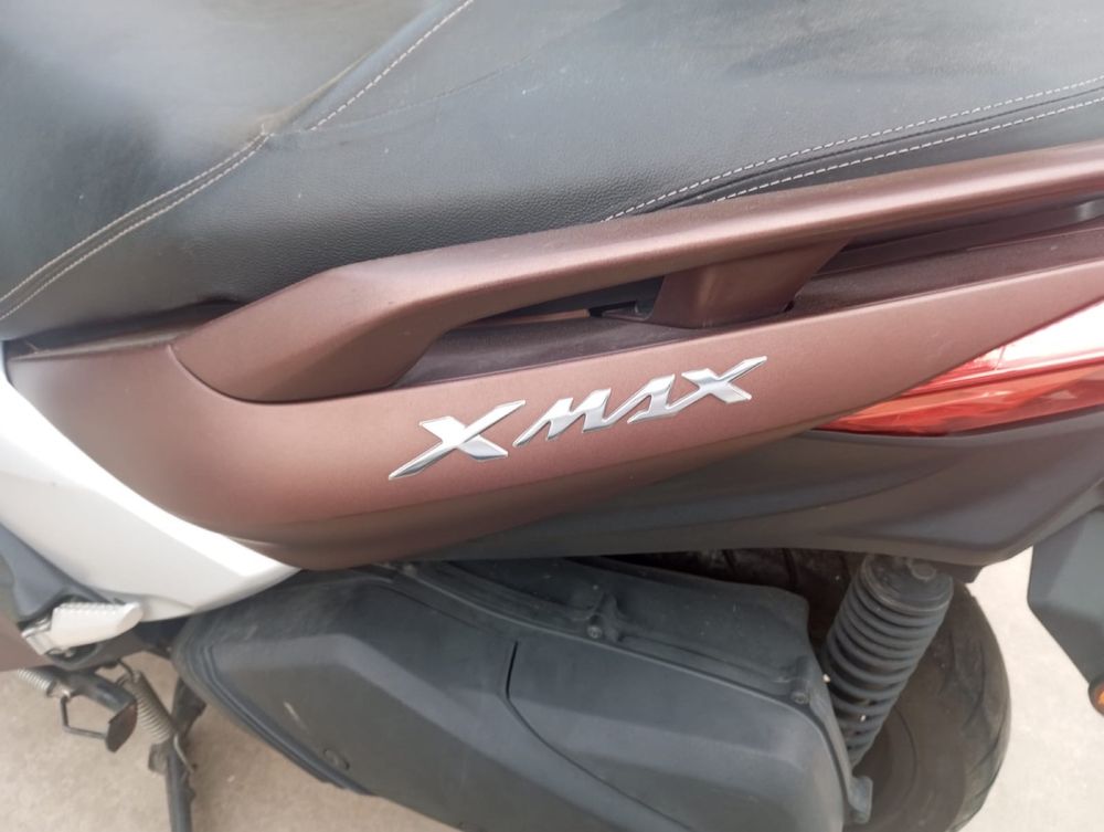Yamaha X-Max 300cc