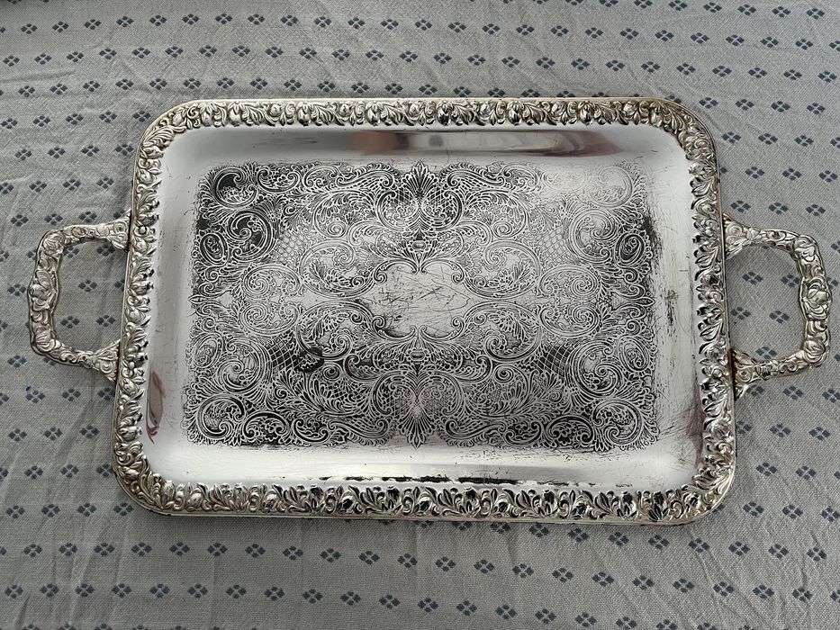 Piękna metalowa taca w srebrnym kolorze ryflowana antyk