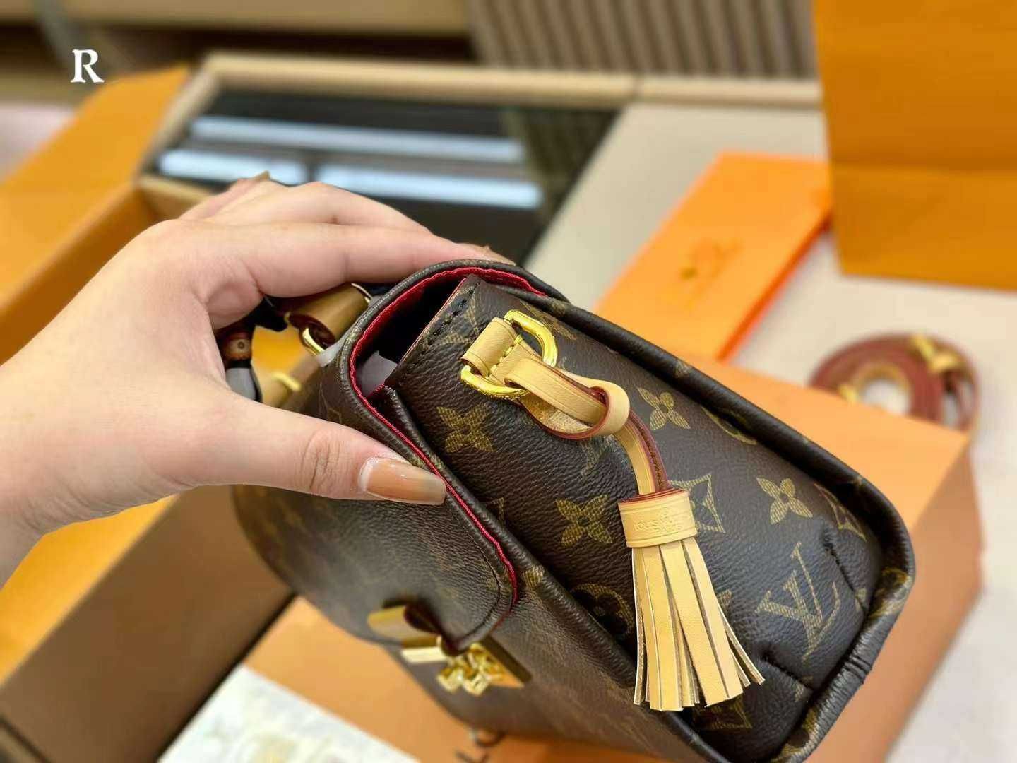 Bolsa feminina novo Louis Vuitton