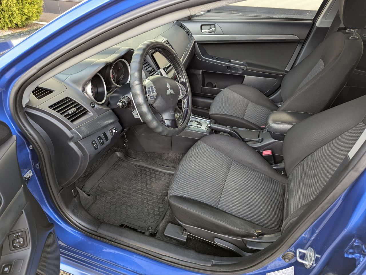 Mitsubishi lancer хетчбек 1.8 АКП газ.