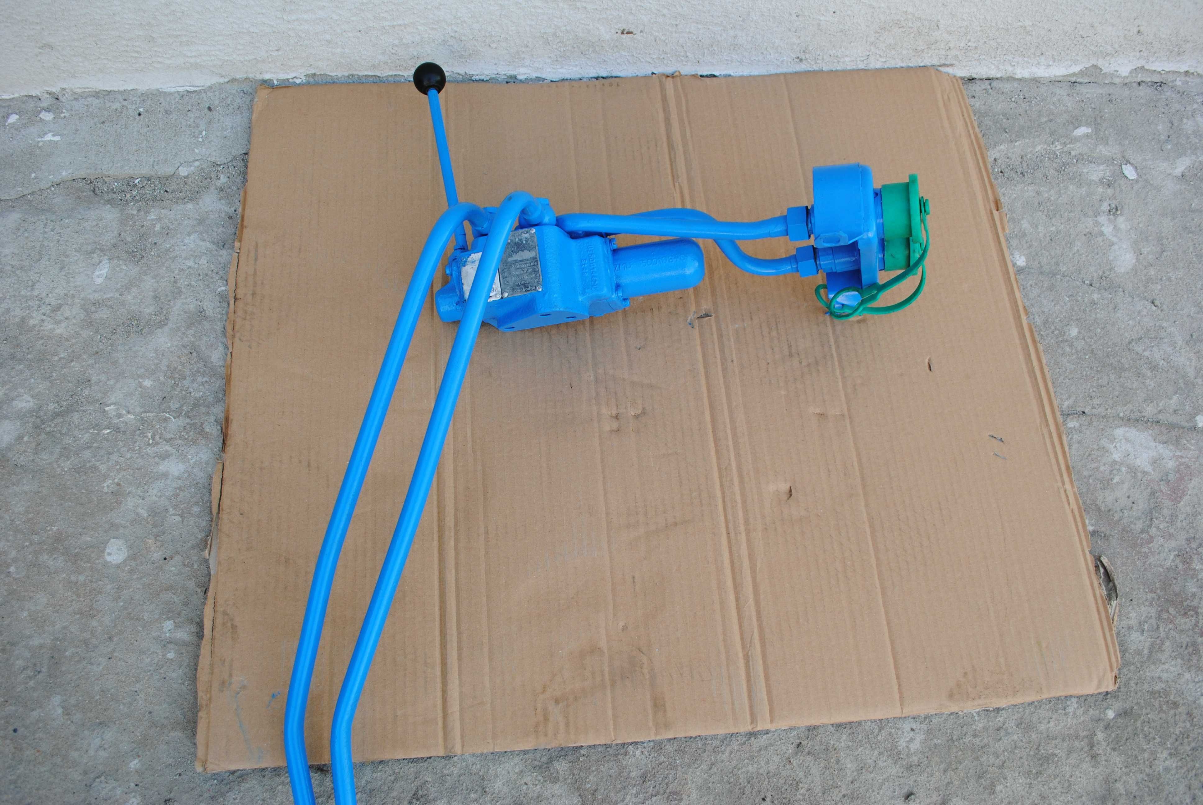 Rozdzielacz wywrotu  Hydrotor C 328 c 330  PRL zabytek stary