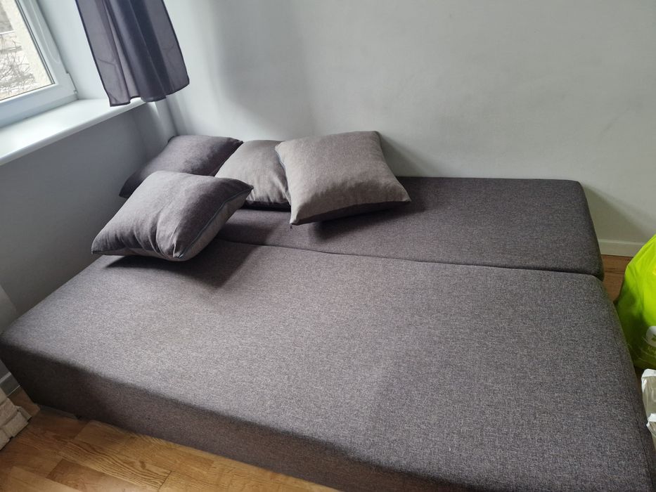 Wersalka łóżko 150x200 w dobrym stanie z 4 poduszkami