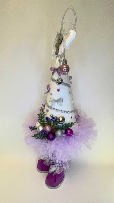 Декоративна інтер'єрна різдвяна ялинка на ніжках ручної роботи