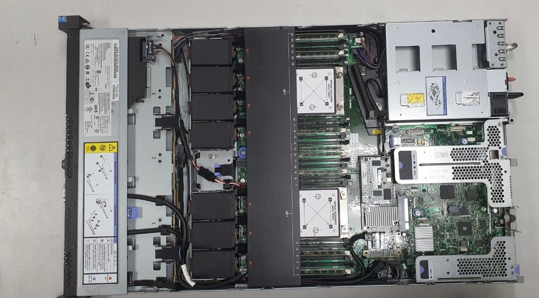 IBM X3550 M5 | 2 x E5-2640 v3  - 32 x Cores | 64GB DDR4 | 1 x Fonte