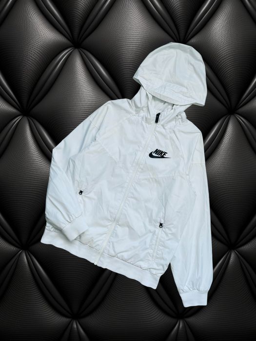Білосніжна вітровка дощовик Nike на хлопчика 10/12 років