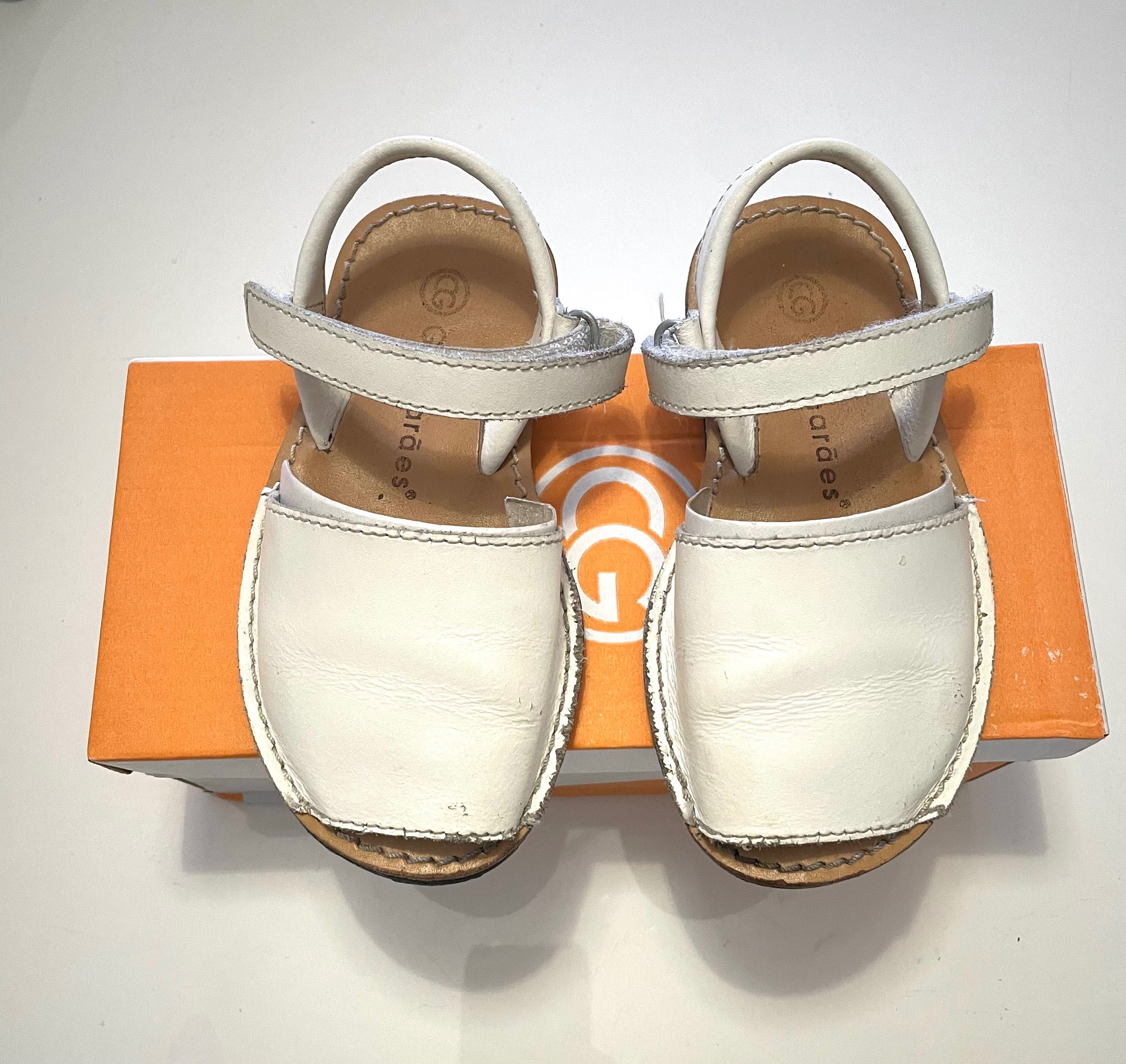 Sandálias menorquinas brancas - tamanho 26