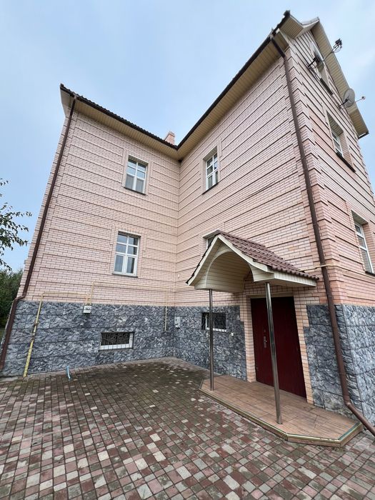 ПРОДАЖ. Заміський будинок,маєток .Слобода , біля води. Поряд Черкаси