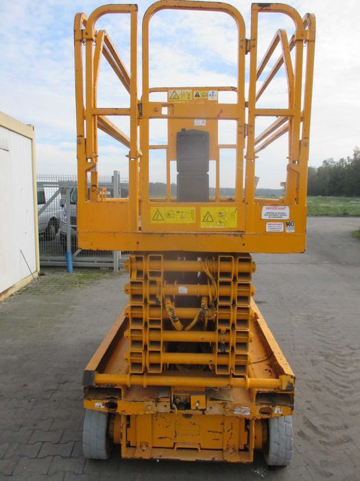 Podnośnik nożycowy zwyżka Genie GS4047 uszkodzony