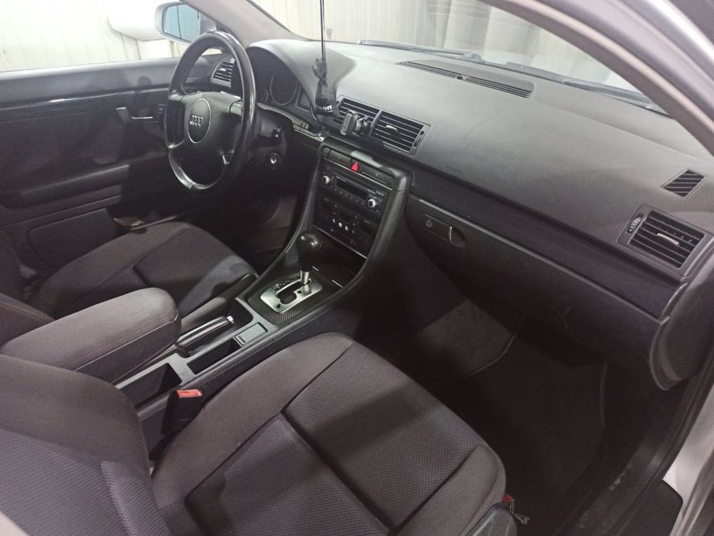 Продам авто aydi A4 b6 торг
