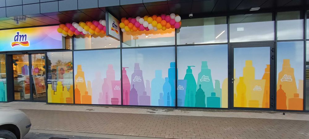 Drukarnia wielkoformatowa, produkcja i montaż reklam. Oklejanie.