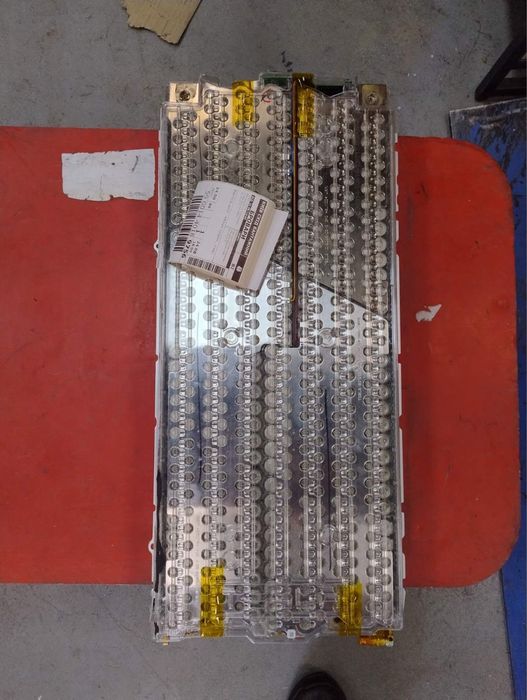 Модуль батареї Тесла 85кВт