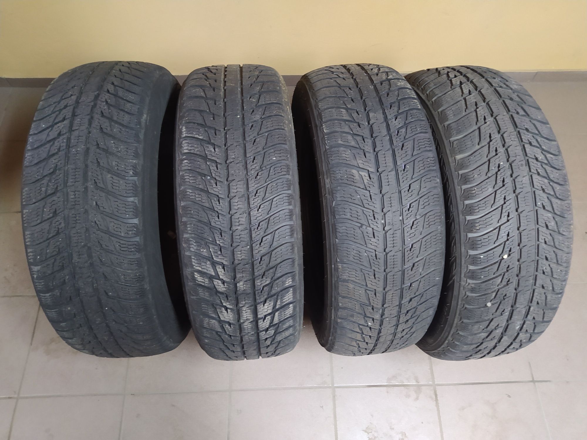 Opony NOKIAN 235/60 R18 Zima