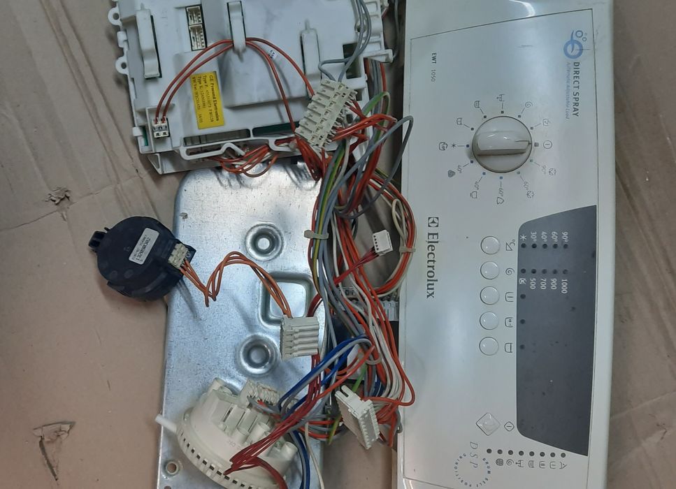 Запчасти  стиралки електролюкс ewt1050