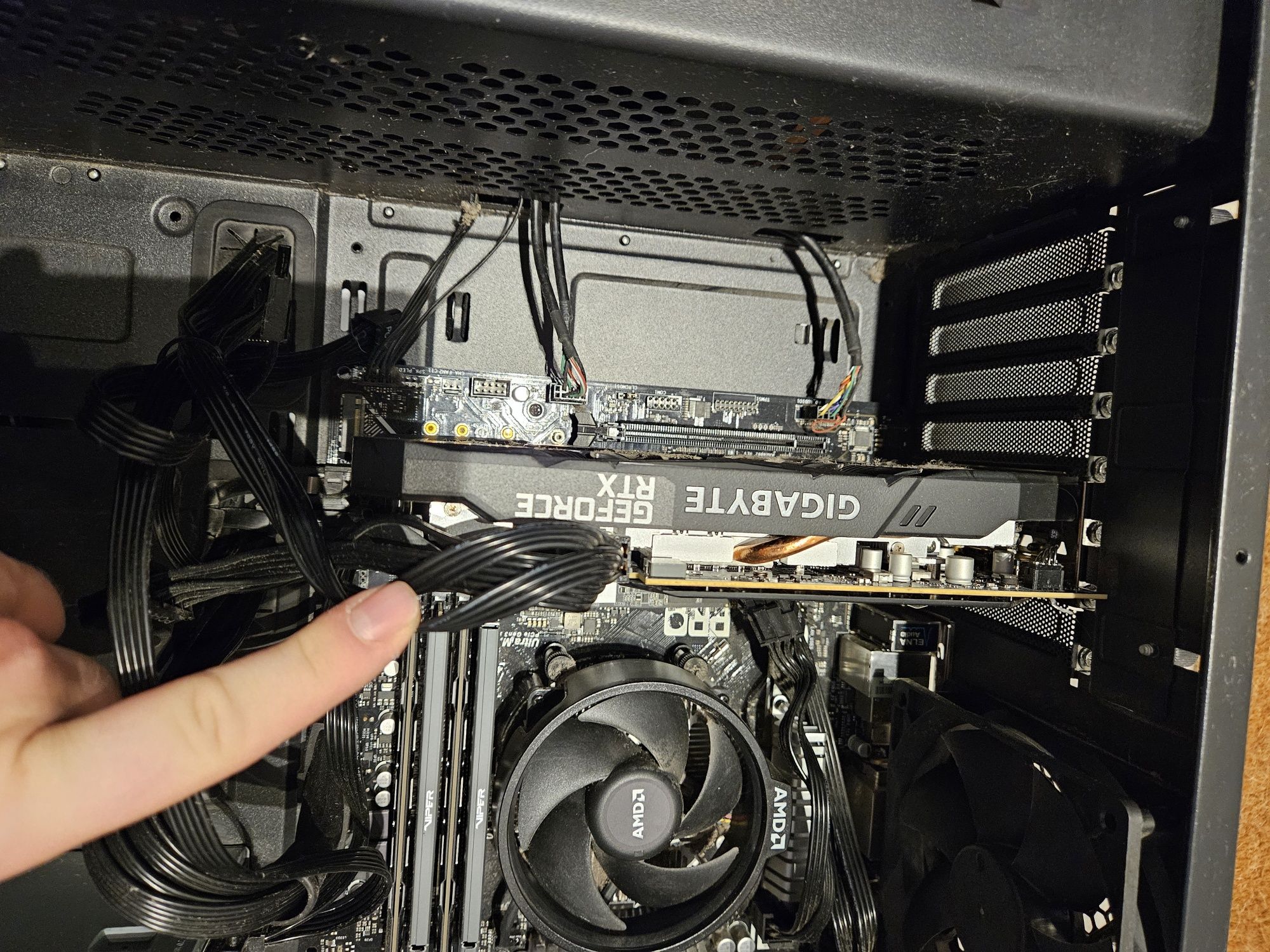 Komputer stacjonarny 16gb RAM, grafika RTX 2060
