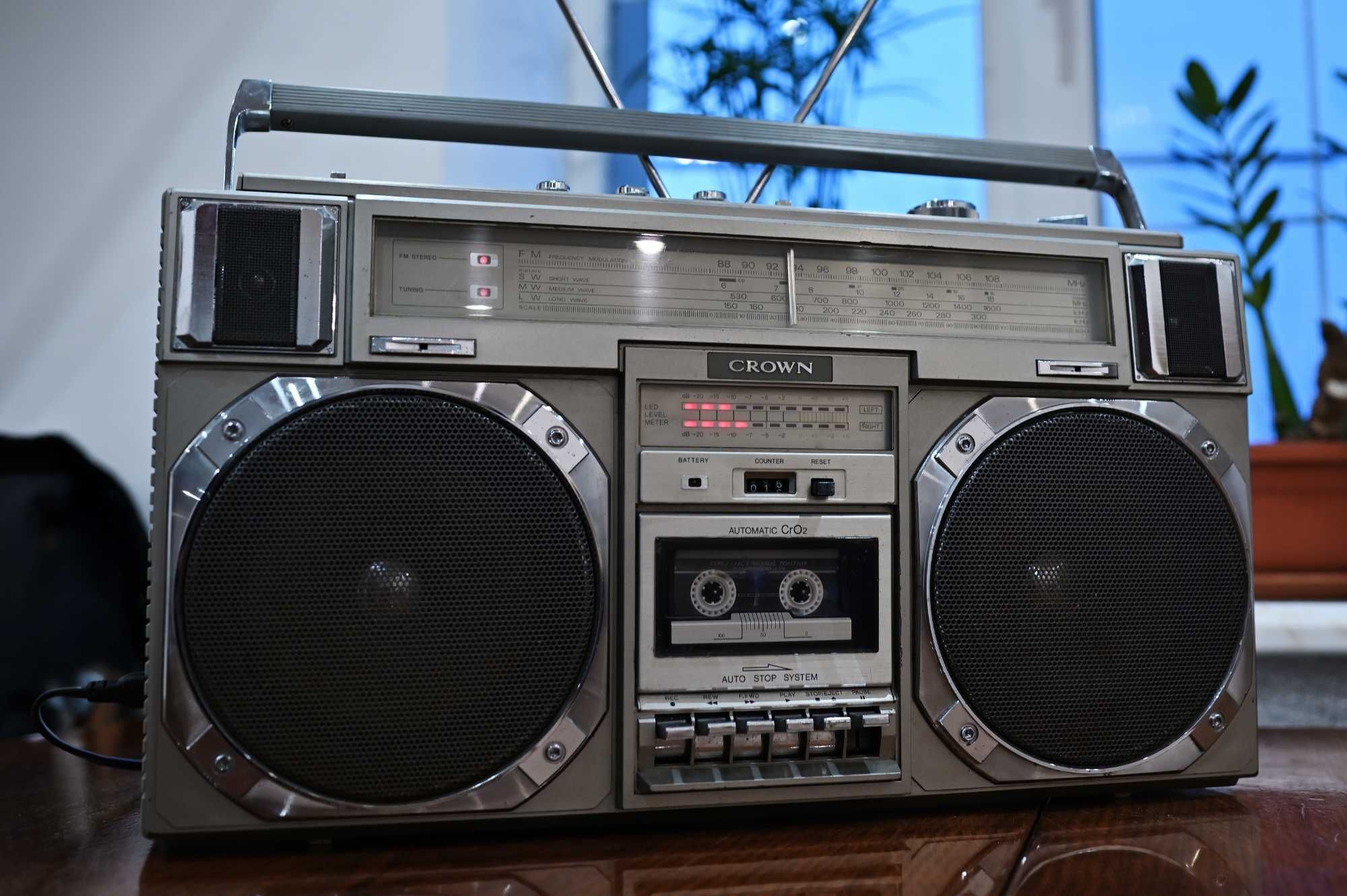 Продам магнитолу Crown CSC-950L