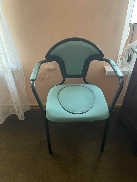 Toaleta dla przenośna dla osoby niepełnosprawną