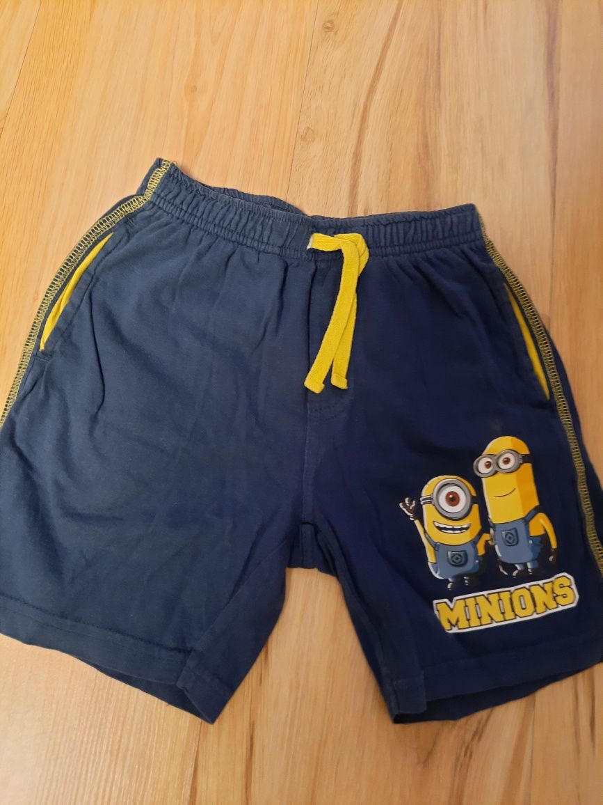 Spodenki z krótkiwi z minionkami chlopiece