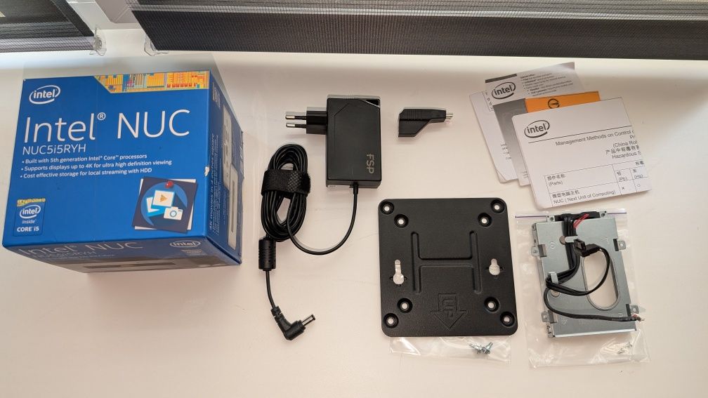 Intel NUC Core i5-5250U,16GB DDR3-1600,SSD 256,WiFi,BT,HDMI,Windows11