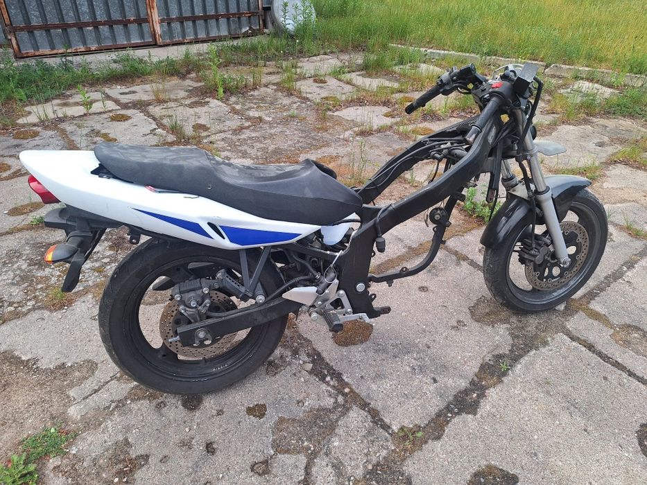 Suzuki GS500F w całości