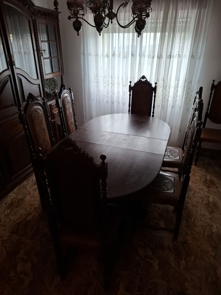 Mesa de Sala Vintage com 8 cadeiras