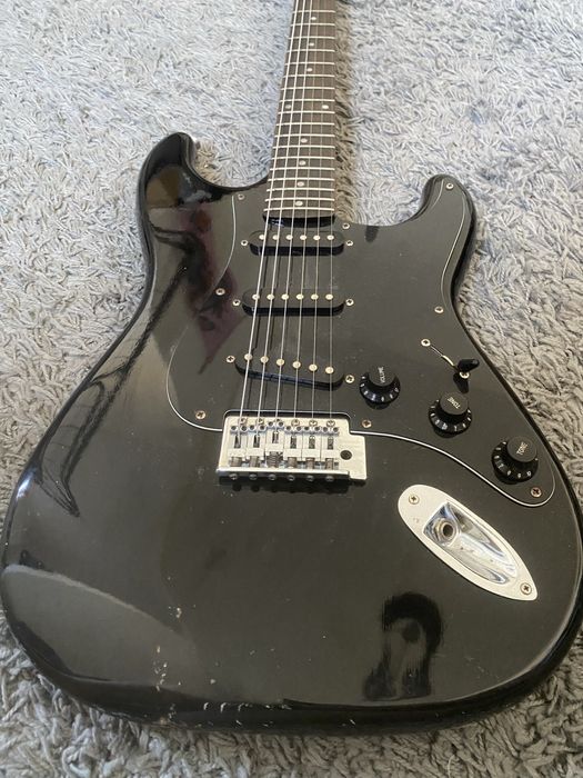 Guitarra preta maison seminova
