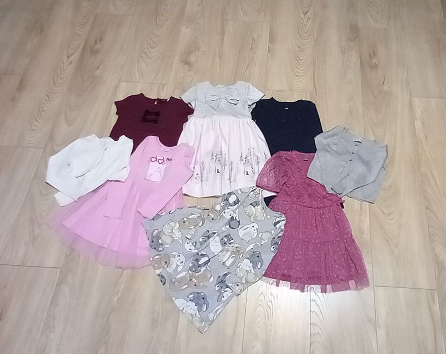 Zestaw sukienek i sweterków dla dziewczynki rozmiar 110-116 cm