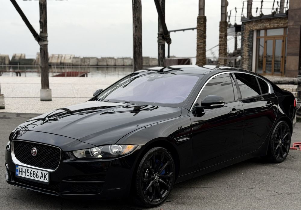 Jaguar Xe 25T 2016 Black 2.0L