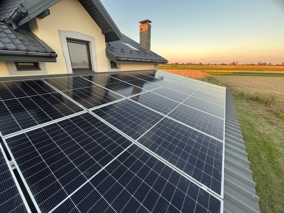 Монтаж установка iнвертора сонячної електростанції  сонячних панелей