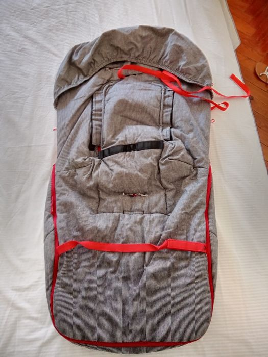 Capa para carrinho de bebé da Tuctuc em bom estado