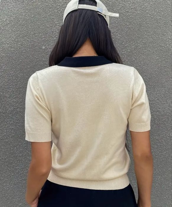 Поло з чорним коміром