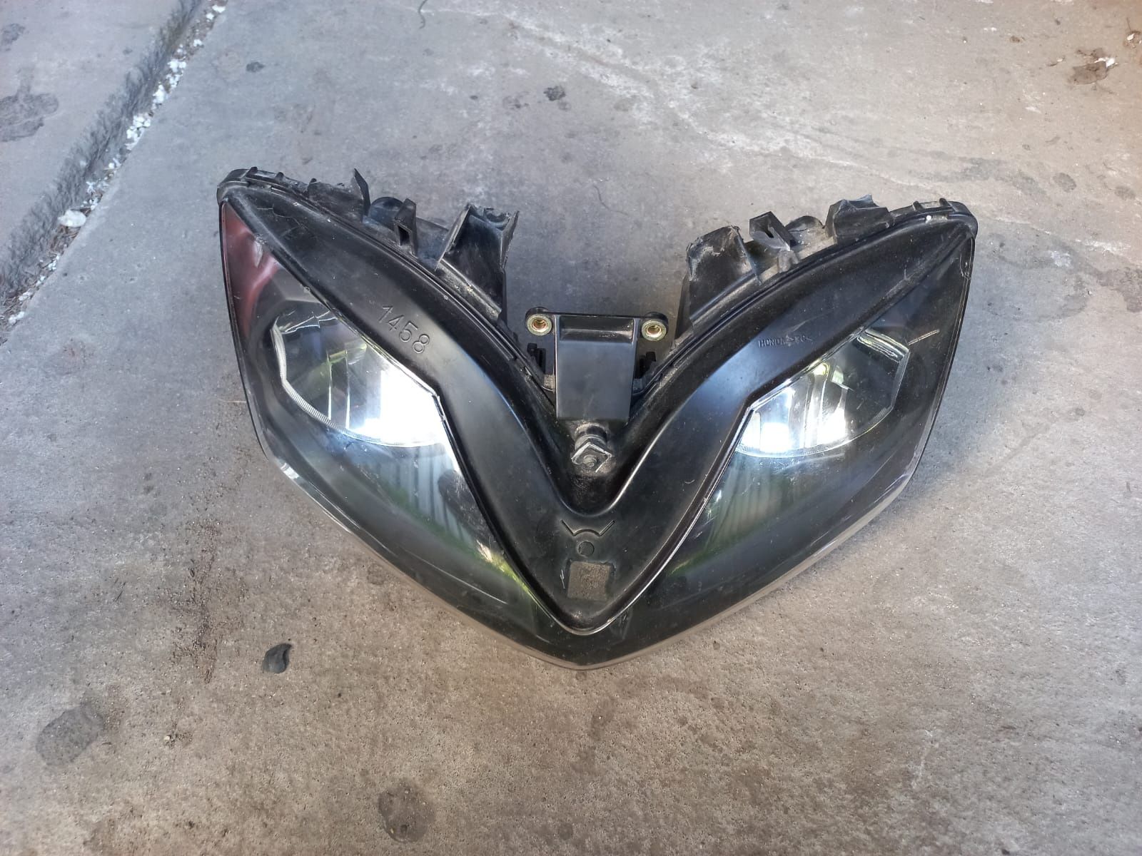 Lampa przód Honda cbr f4i