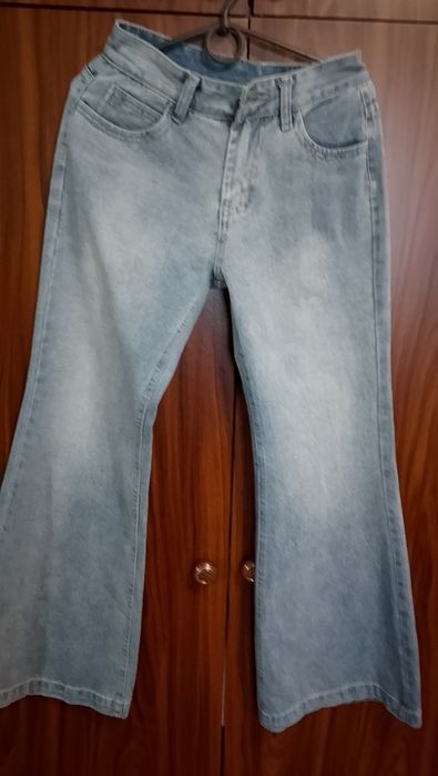 Джинси  кльош  .
