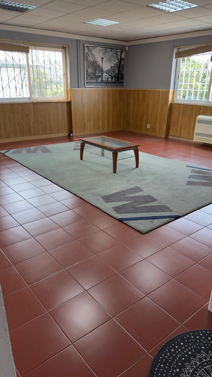 Armazém / Escritórios — 368 m² — Zona Nobre de Setúbal