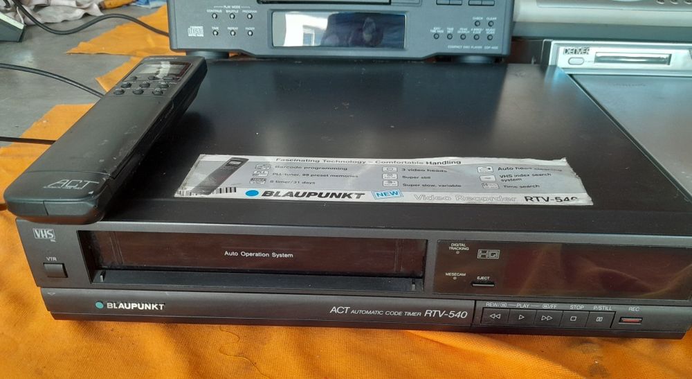 Leitores de DVD.  e um de digitalização VHS não está disponível