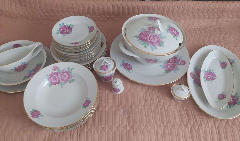 Продам столовый сервиз.