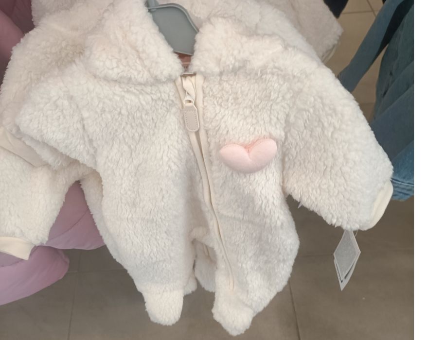 Sprzedam dwa  kombinezony 56 i 62 w idealnym stanie